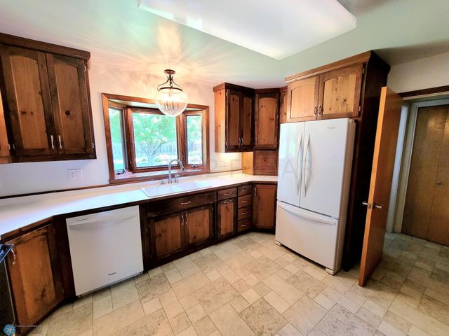 1328 10th Avenue S, Moorhead, MN 56560