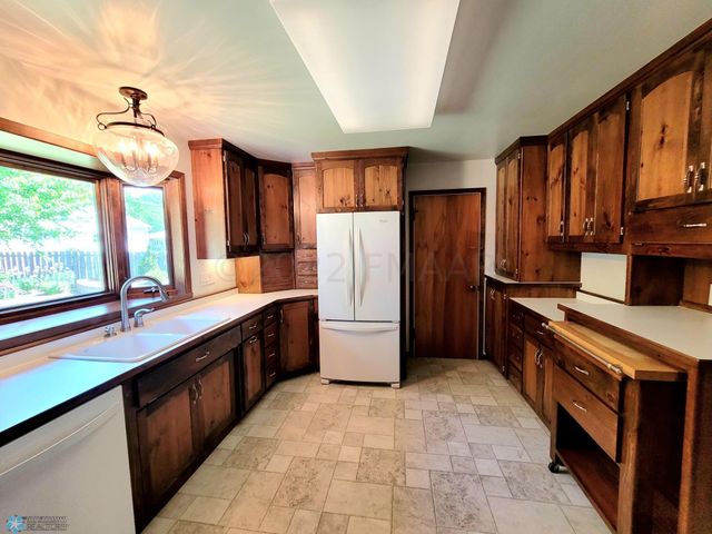 1328 10th Avenue S, Moorhead, MN 56560