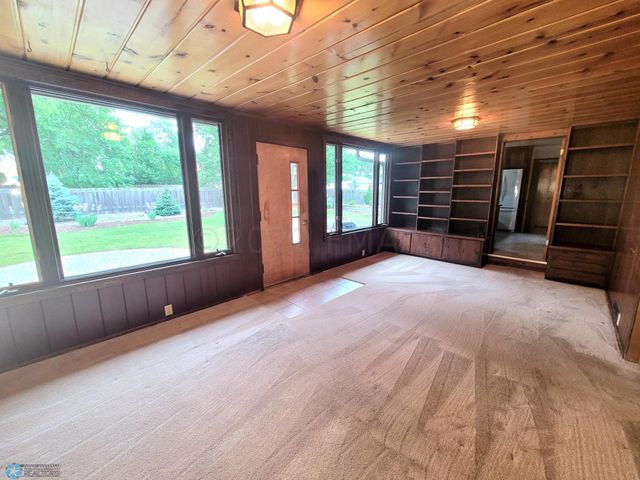 1328 10th Avenue S, Moorhead, MN 56560