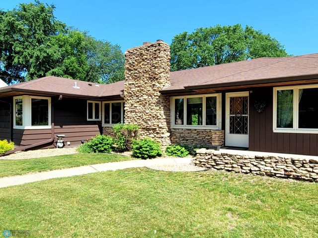 1328 10th Avenue S, Moorhead, MN 56560