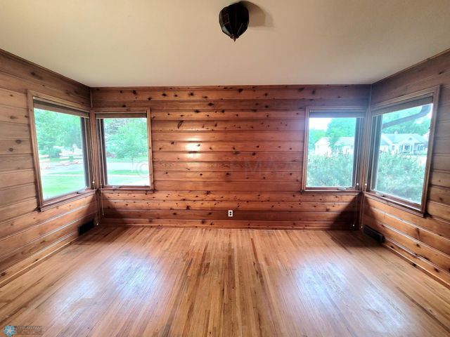 1328 10th Avenue S, Moorhead, MN 56560