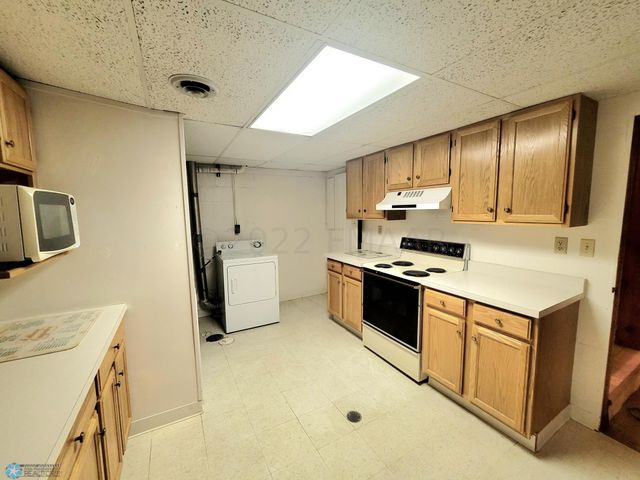 1328 10th Avenue S, Moorhead, MN 56560