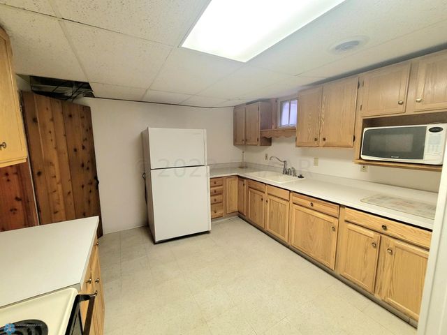 1328 10th Avenue S, Moorhead, MN 56560