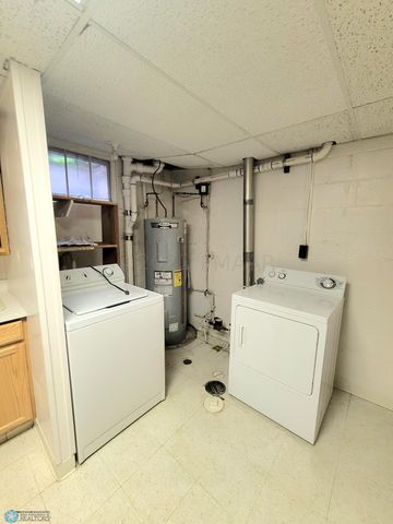 1328 10th Avenue S, Moorhead, MN 56560