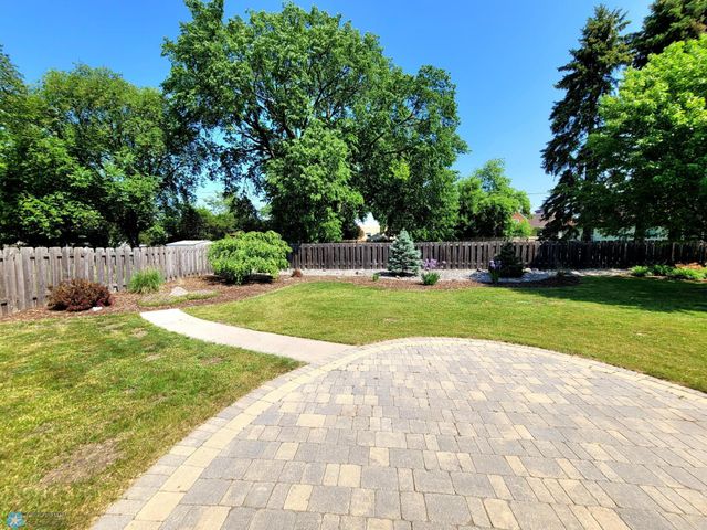 1328 10th Avenue S, Moorhead, MN 56560