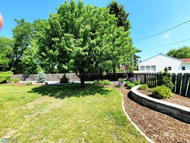 1328 10th Avenue S, Moorhead, MN 56560