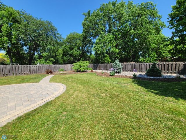 1328 10th Avenue S, Moorhead, MN 56560