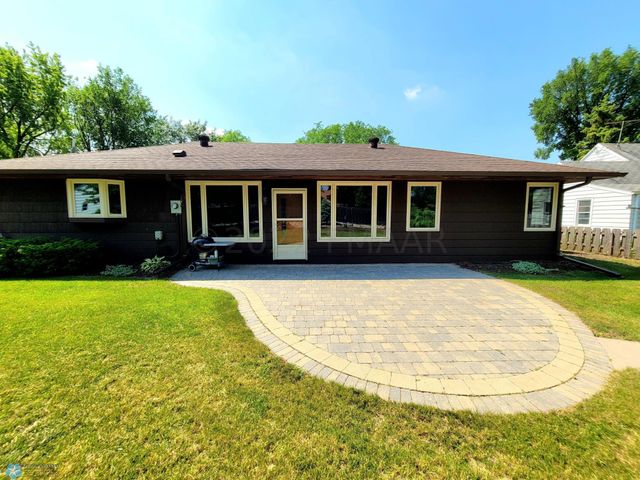 1328 10th Avenue S, Moorhead, MN 56560