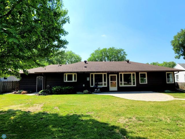 1328 10th Avenue S, Moorhead, MN 56560