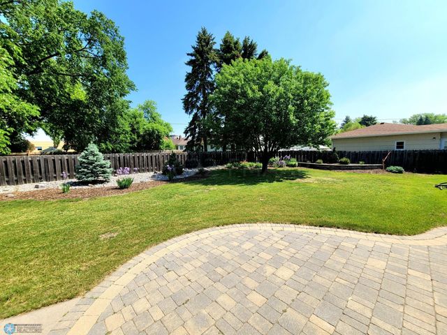 1328 10th Avenue S, Moorhead, MN 56560