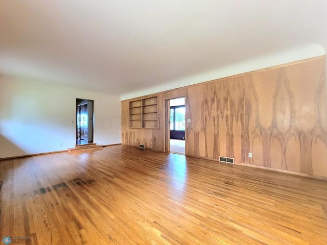 1328 10th Avenue S, Moorhead, MN 56560