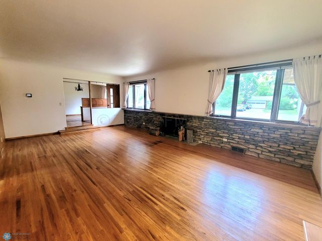 1328 10th Avenue S, Moorhead, MN 56560