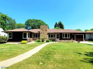 1328 10th Avenue S, Moorhead, MN 56560