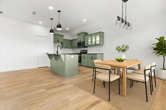 16513 Crossing Circle, Lindale, TX 75771