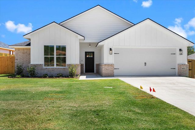 16513 Crossing Circle, Lindale, TX 75771