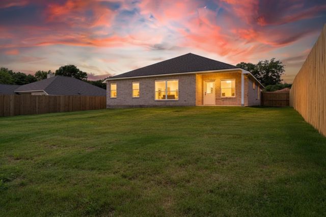 16513 Crossing Circle, Lindale, TX 75771