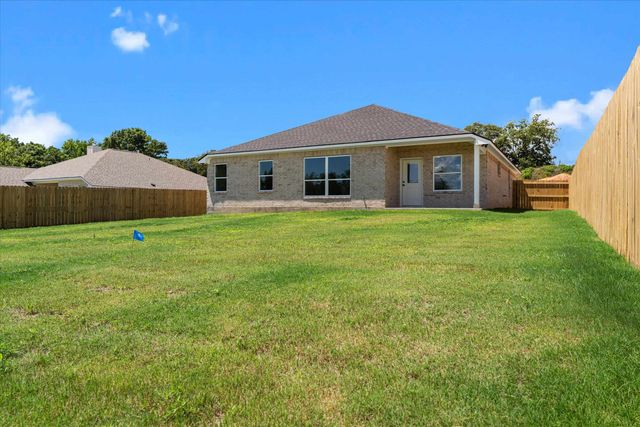 16513 Crossing Circle, Lindale, TX 75771