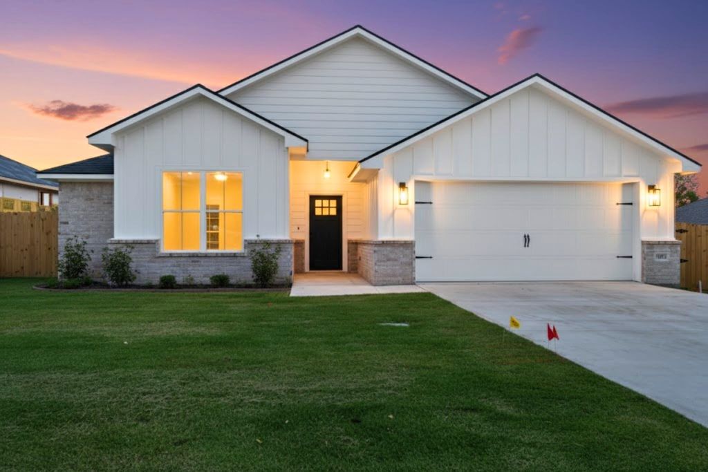 16513 Crossing Circle, Lindale, TX 75771