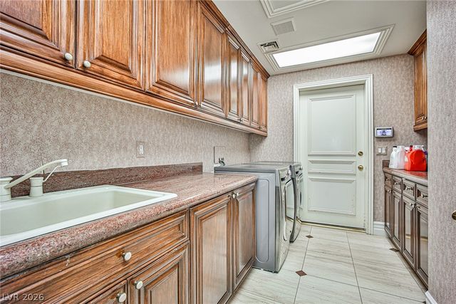 2300 Glenbrook Way, Las Vegas, NV 89117
