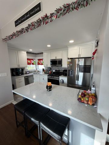 206 Arlington Drive, Fords, NJ 08863