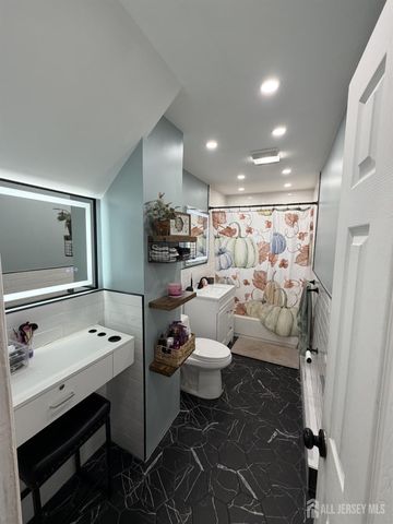 206 Arlington Drive, Fords, NJ 08863