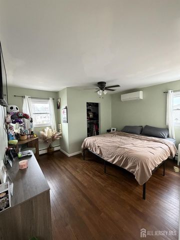 206 Arlington Drive, Fords, NJ 08863