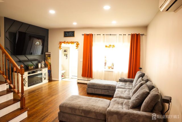 206 Arlington Drive, Fords, NJ 08863