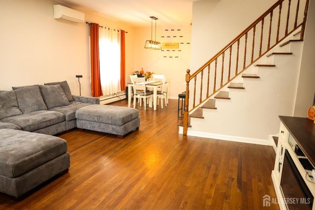 206 Arlington Drive, Fords, NJ 08863