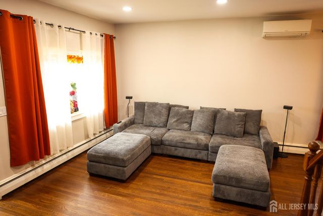 206 Arlington Drive, Fords, NJ 08863