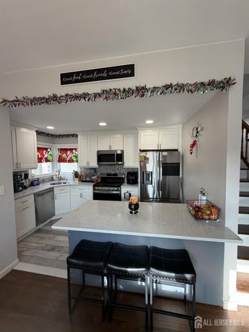 206 Arlington Drive, Fords, NJ 08863