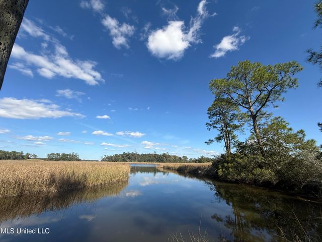 1210 Delapointe Drive, Gautier, MS 39553