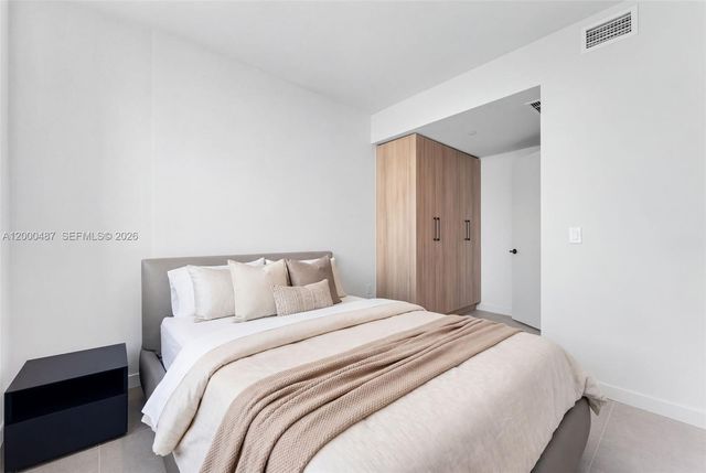 121 NE 5 ST 3112, Miami, FL 33132