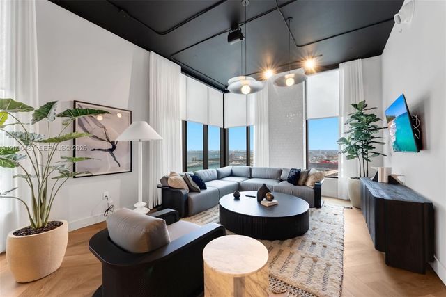 121 NE 5 ST 3112, Miami, FL 33132