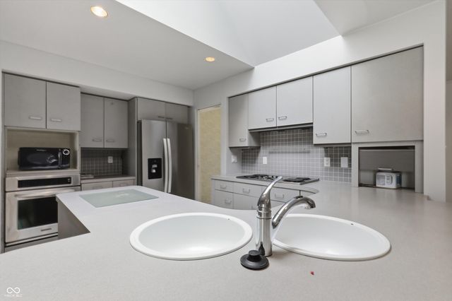 410 Beechview Lane, Indianapolis, IN 46217
