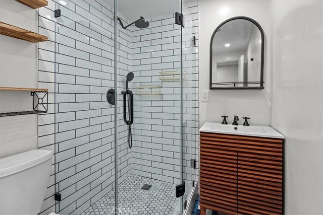 6752 Hillpark 303, Los Angeles, CA 90068
