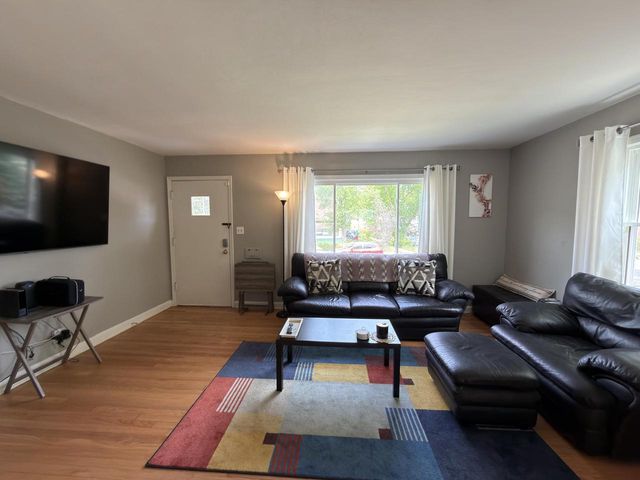 7501 W Vienna COURT, Milwaukee, WI 53216