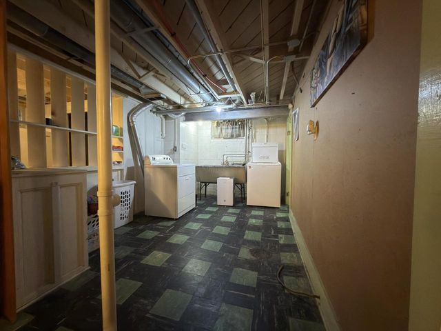 7501 W Vienna COURT, Milwaukee, WI 53216
