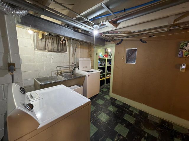 7501 W Vienna COURT, Milwaukee, WI 53216