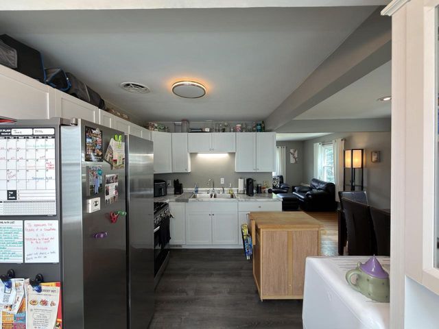 7501 W Vienna COURT, Milwaukee, WI 53216