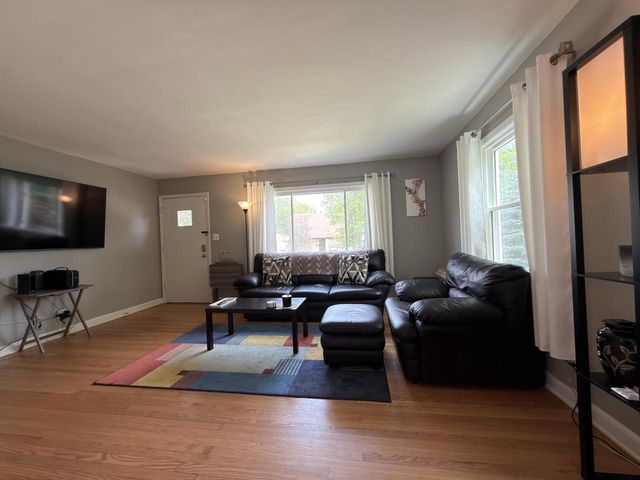 7501 W Vienna COURT, Milwaukee, WI 53216
