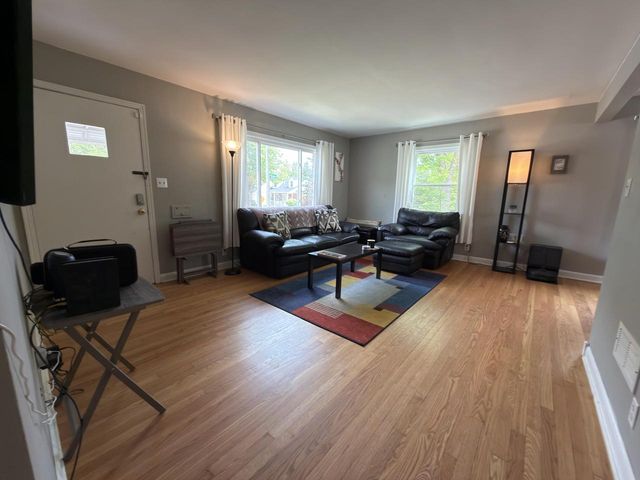 7501 W Vienna COURT, Milwaukee, WI 53216