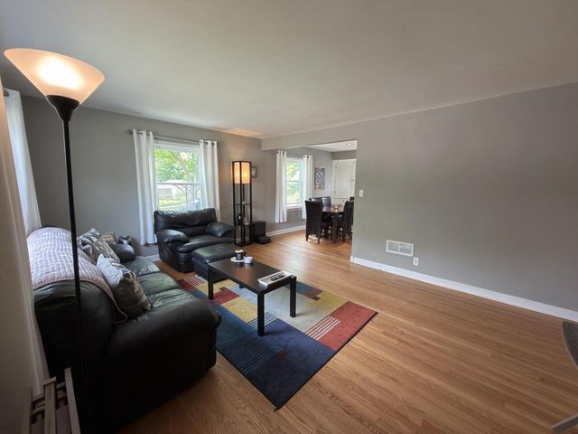 7501 W Vienna COURT, Milwaukee, WI 53216