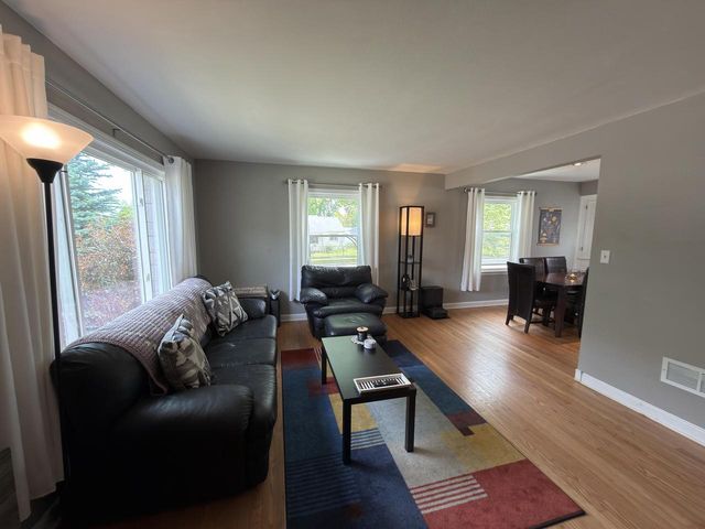 7501 W Vienna COURT, Milwaukee, WI 53216
