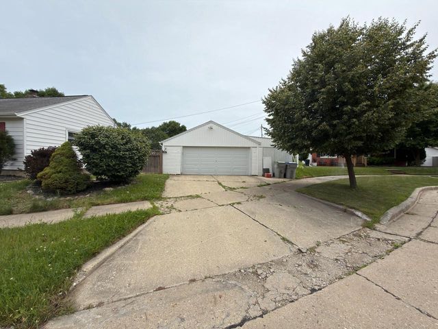 7501 W Vienna COURT, Milwaukee, WI 53216
