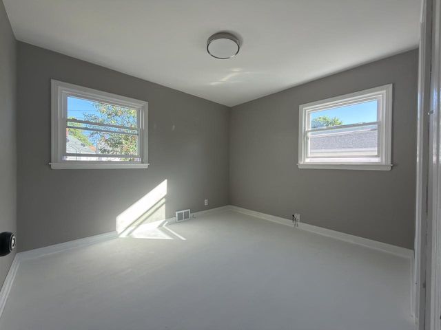 7501 W Vienna COURT, Milwaukee, WI 53216