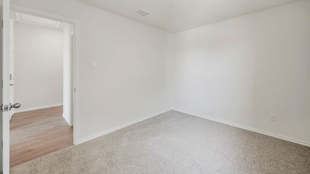 800 Barton Drive, Ennis, TX 75119