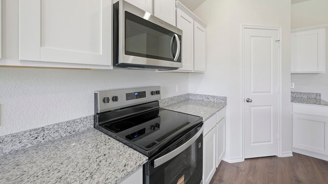 800 Barton Drive, Ennis, TX 75119