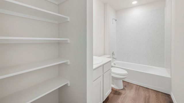 800 Barton Drive, Ennis, TX 75119