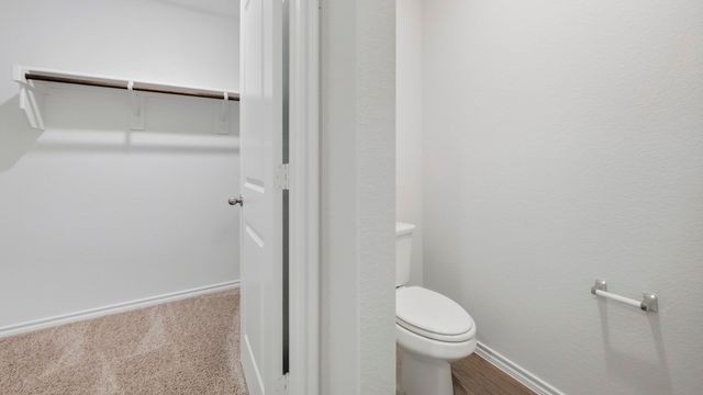 800 Barton Drive, Ennis, TX 75119