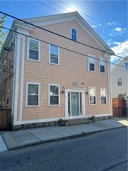34 Farewell Street 3, Newport, RI 02840